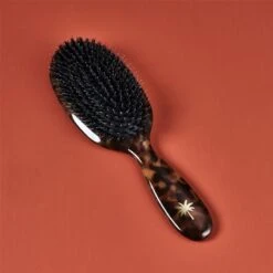 Fan Palm Hair Brush Medium - Turtle -Clarins Butik fan palm hair brush medium turtle 1656589545