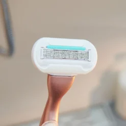 Gillette® Gillette Venus Deluxe Smooth Sensitive Manual Razor -Clarins Butik gillette venus deluxe smooth sensitive manual razor 1640957171