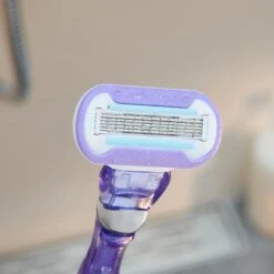 Gillette® Gillette Venus Deluxe Smooth Swirl Manual Razor -Clarins Butik gillette venus deluxe smooth swirl manual razor 1641201489